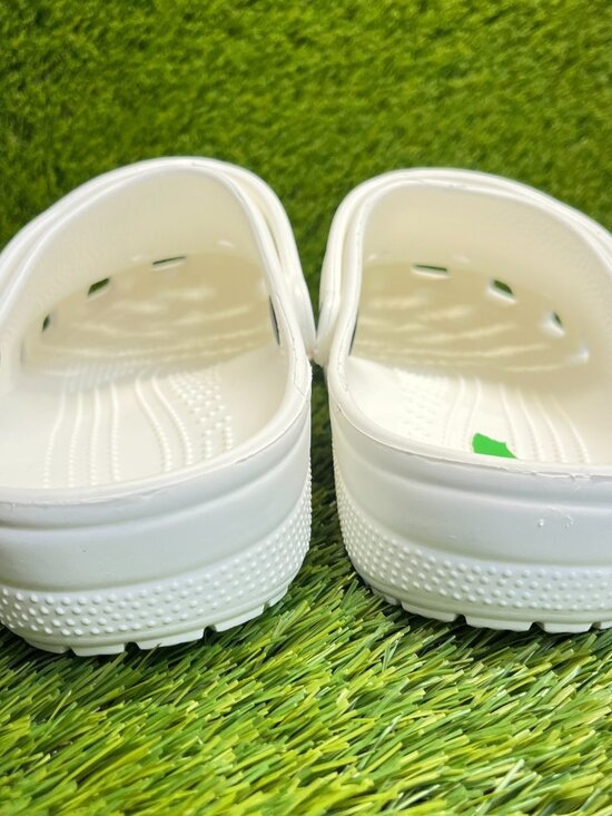 Crocs Classic Clog Mens Size 9 White Beach Walking Outdoor Slip On Sandals main image 4